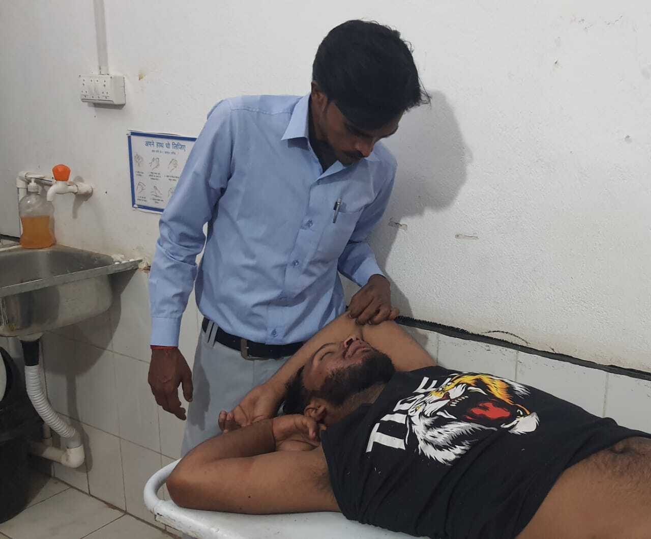 ससुराल जा रहा युवक बाइक दुर्घटना में हुआ घायल, रेफर