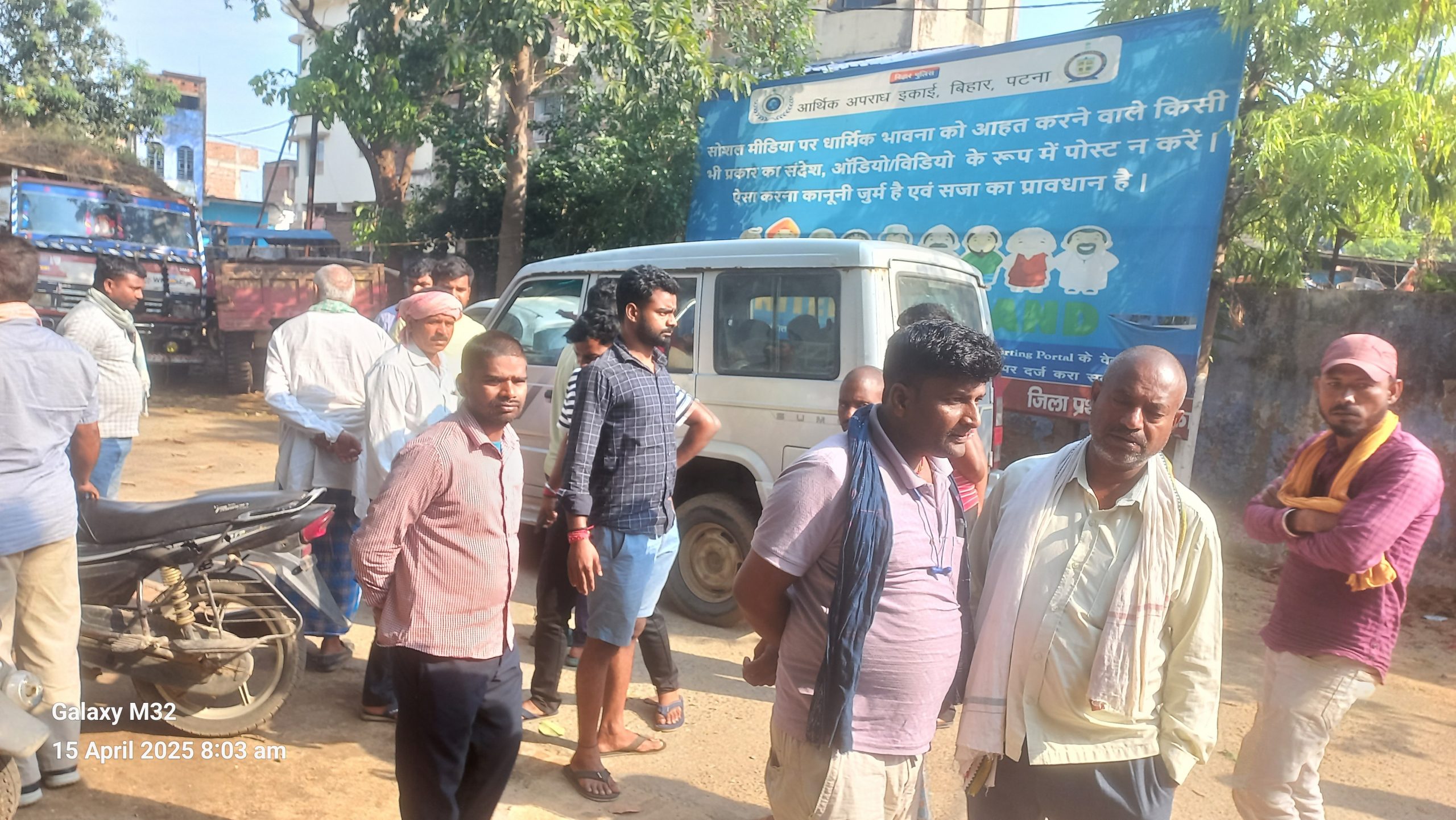 पसिया मोड़ के पास पेड़ से टकरायी ट्रक, चालक की मौत