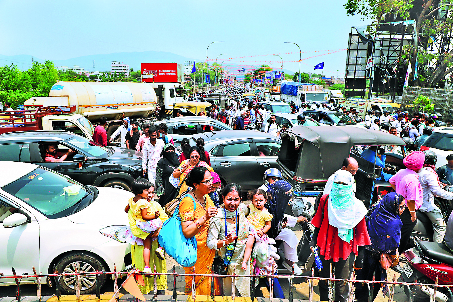 jamshedpur : आठ घंटे का महाजाम, परेशान रहे शहरवासी
