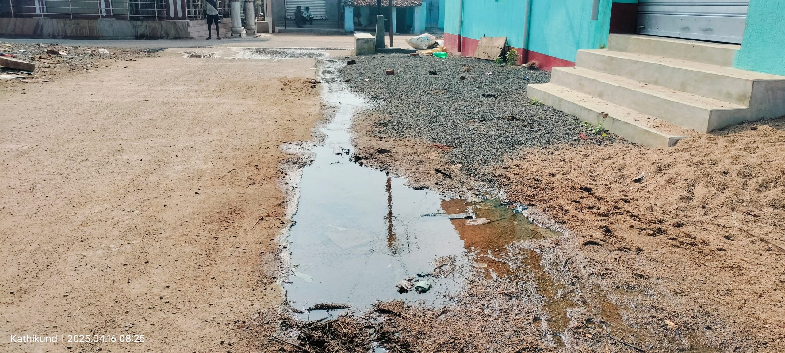 कहीं पानी के लिए हाहाकार, तो कहीं हो रही बर्बादी