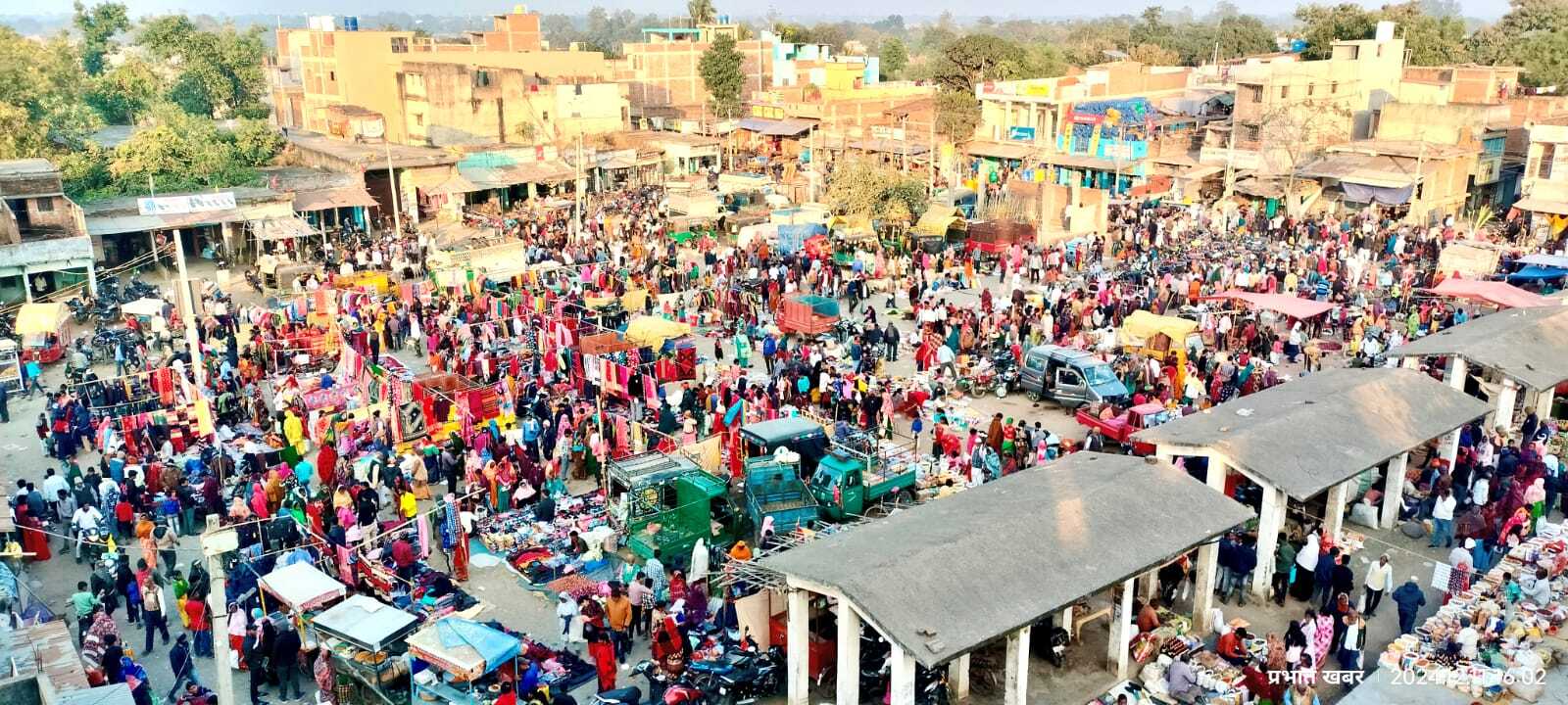 Giridih News: हाट के दिन घोड़थंभा बाजार के मुख्य मार्ग में लगने वाले जाम से लोग परेशान