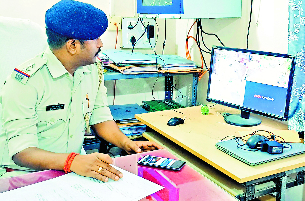 seraikela kharsawan news: खरसावां में अपराध पर अंकुश लगाने के लिए 14 सीसीटीवी कैमरे लगे