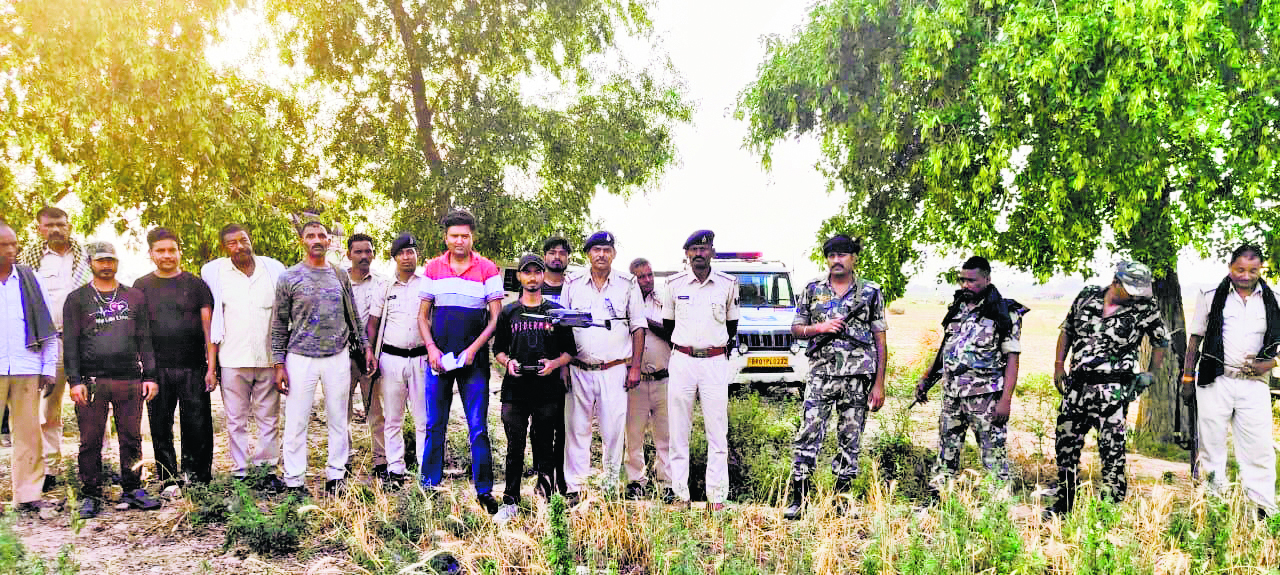 Hajipur News : राघोपुर में ड्रोन की मदद से आठ शराब भट्ठियां ध्वस्त