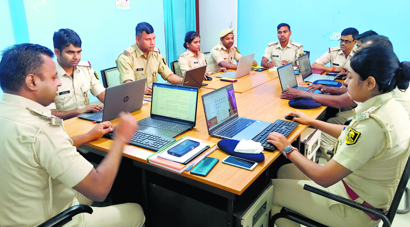 कुर्था थाने में पदस्थापित अधिकारी सीख रहे हैं डिजिटल अनुसंधान के गुर