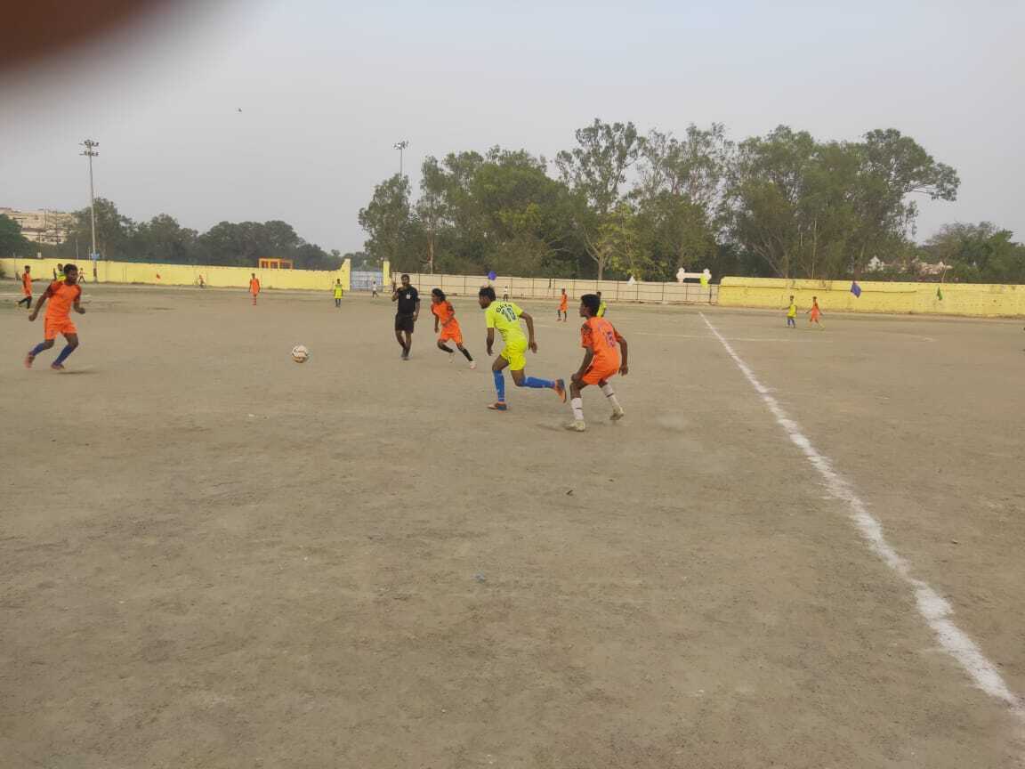 फुटबॉल टूर्नामेंट : गया व इसीआर की टीम ने जीते मैच