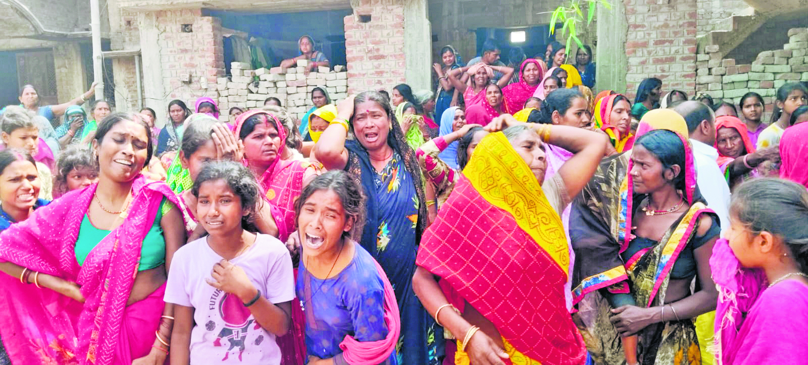 Gopalganj News : सिकंदर की हत्या के बाद फूटा जनाक्रोश, आरोपितों के दरवाजे पर दाह-संस्कार के लिए अड़े थे परिजन