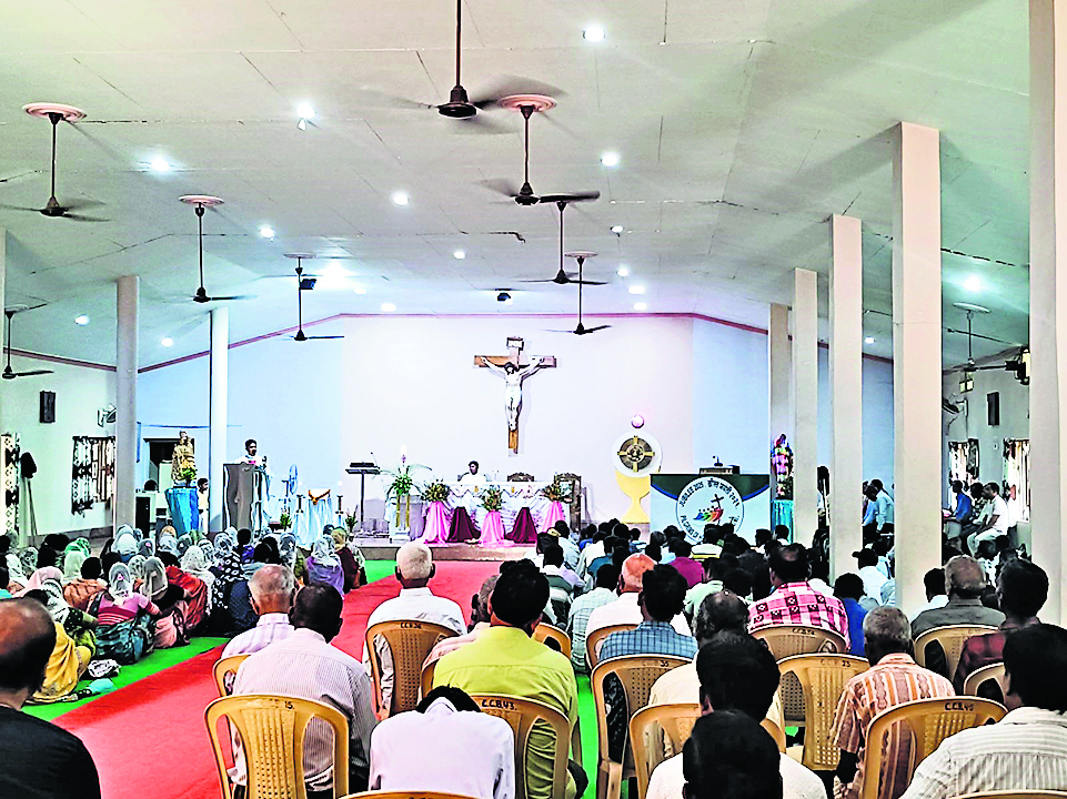 Rourkela News: प्रभु यीशु के जी उठने की खुशी में हुई प्रार्थना सभा, अपने पूर्वजों को किया याद