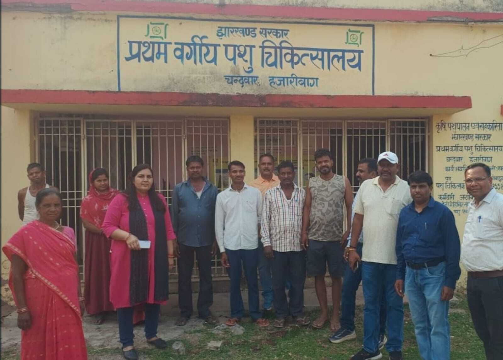 अक्सर बंद रहता है चंदवारा गांव का पशु चिकित्सालय