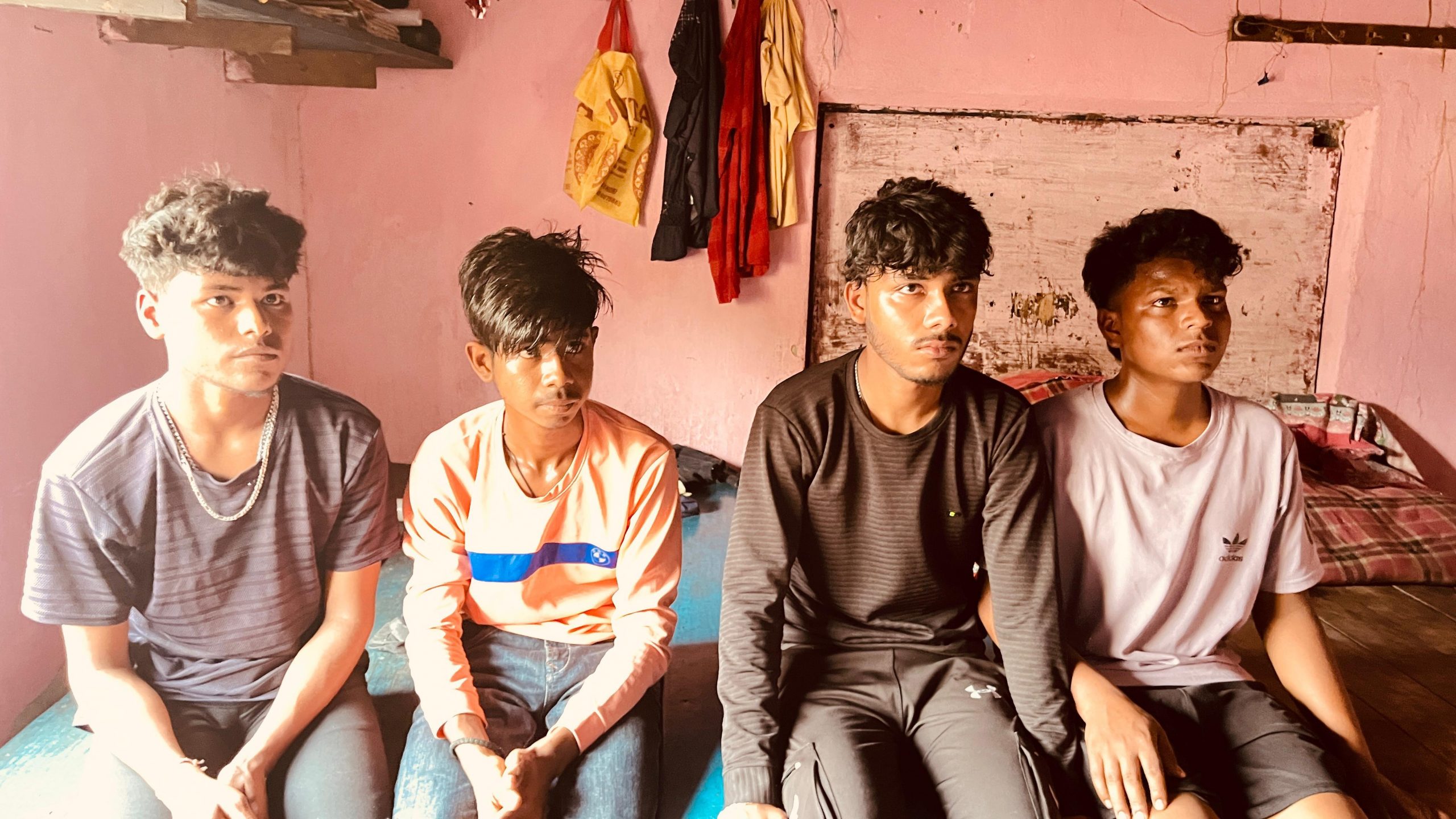 Dhanbad News: किशोरियों की तस्करी करने वाले गिरोह के चार युवक पकड़ाये