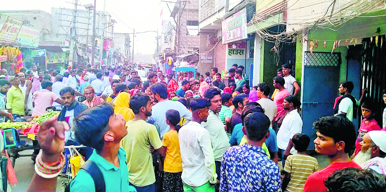 पंखे से फंदा लगाकर शिक्षक ने की आत्महत्या