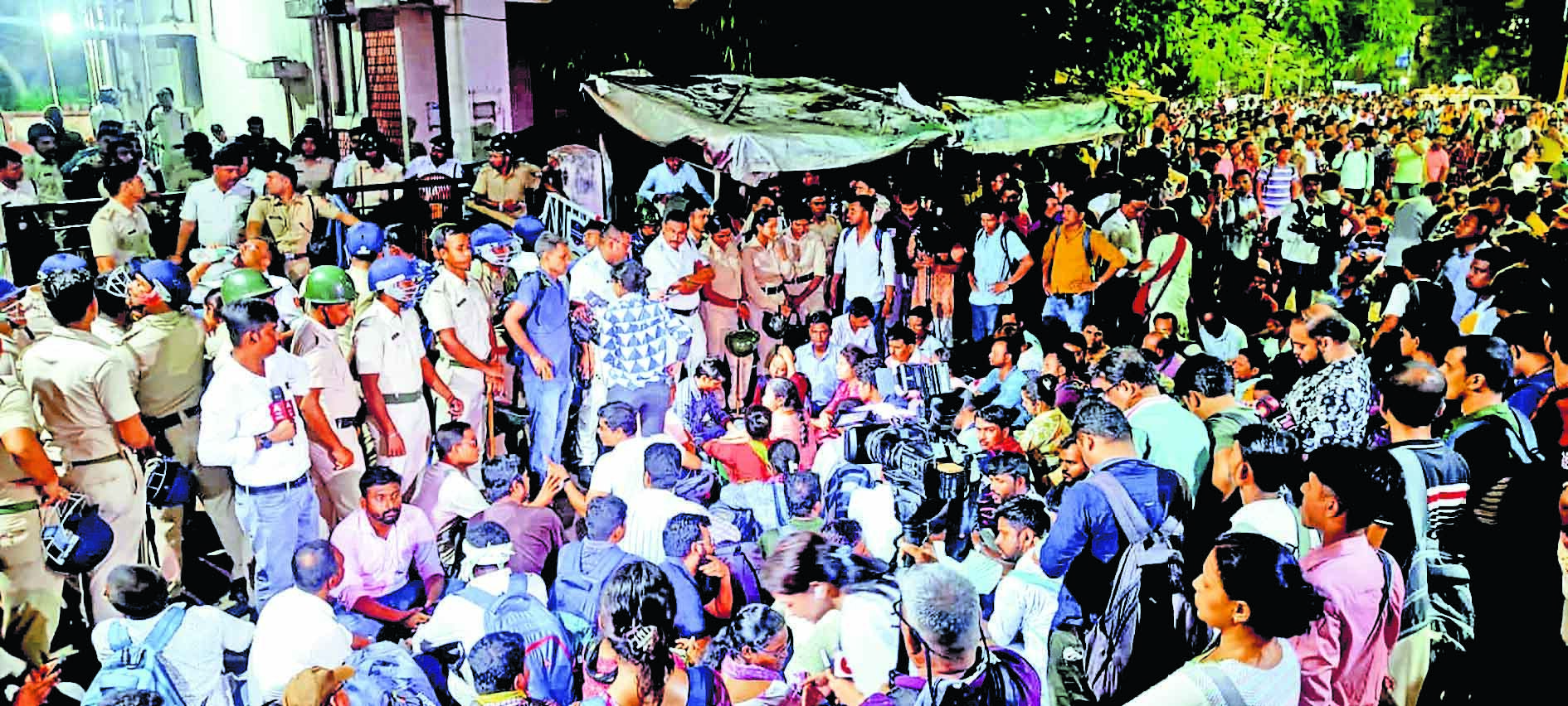 सूची जारी नहीं होने तक एसएससी कार्यालय के पास ही डटे रहेंगे अभ्यर्थी
