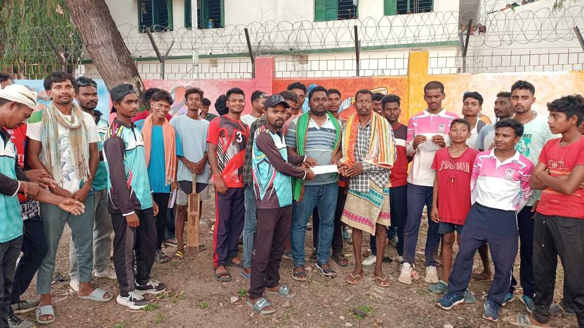 Chaibasa News : मंगल इलेवन को हरा भरभरिया की टीम बनी विजेता