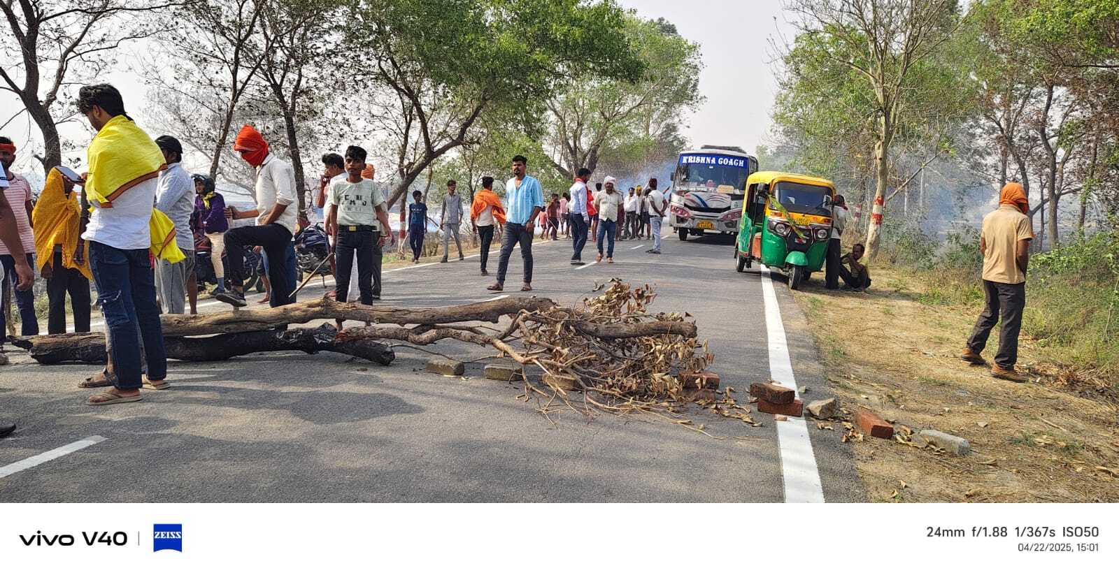 अगलगी की घटना से नाराज ग्रामीणों ने किया चक्का जाम