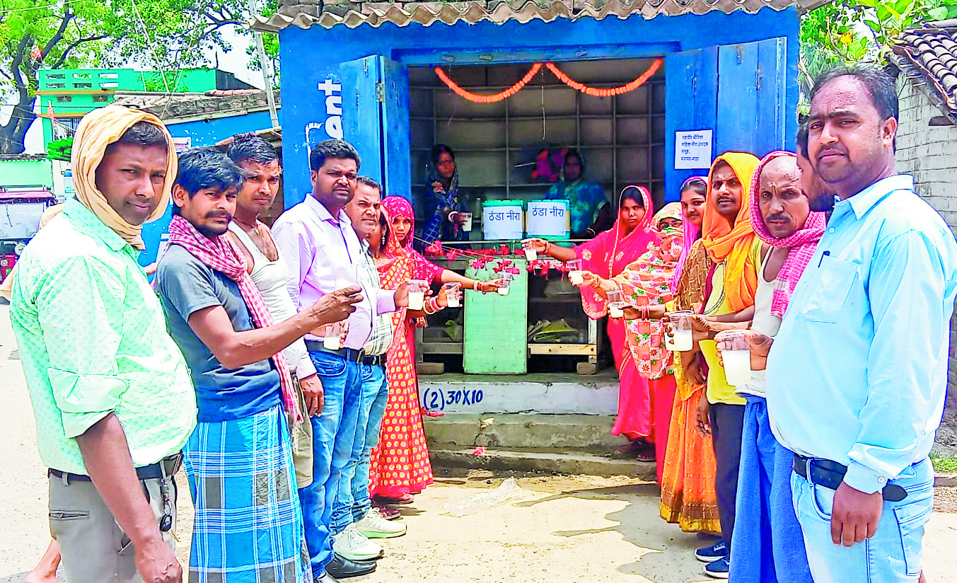 Saran News : परसा प्रखंड में दो नीरा विक्रय केंद्रों का उद्घाटन