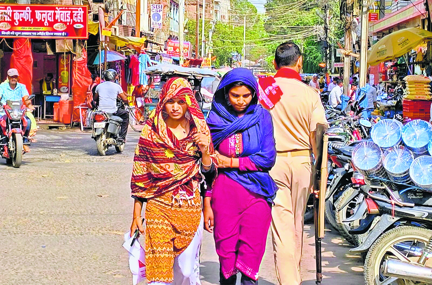 Gopalganj News : चेहरा झुलसाने वाली धूप से लोग हुए बेहाल, 40.4 डिग्री के साथ इस सीजन का रहा सबसे गर्म दिन, हीटवेव का अलर्ट
