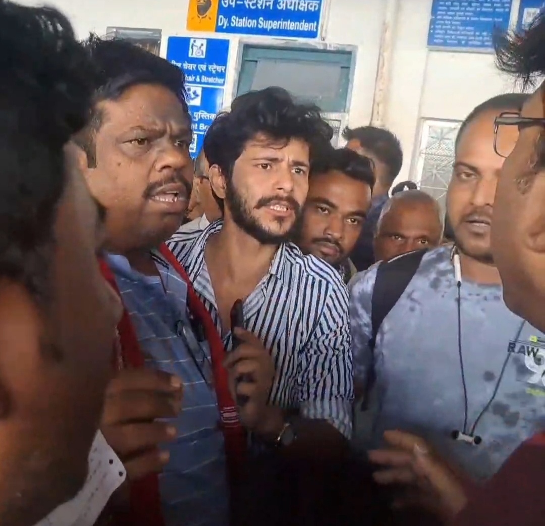 Ranchi News : मौर्य एक्सप्रेस के यात्रियों ने हटिया स्टेशन पर किया हंगामा