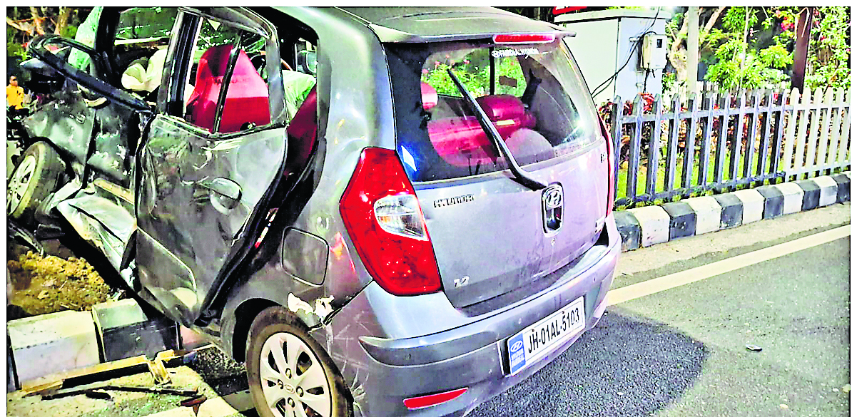 Ranchi News :ट्रक के धक्के से कार सवार तीन लोग घायल
