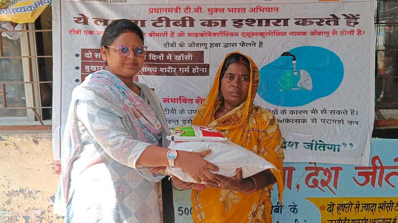 यक्ष्मा मरीजों के बीच खाद्य सामग्री का वितरण
