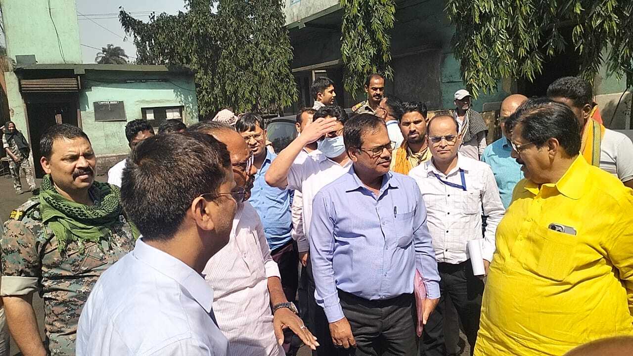Giridih News: बालमुकुंद स्पंज फैक्ट्री पहुंचकर की प्रदूषण की जांच