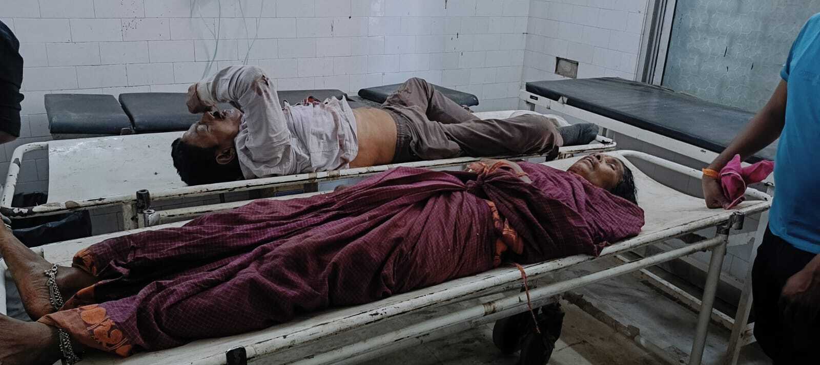 महादेवगंज में तेज रफ्तार पिकअप ने दंपती को मारी टक्कर , रेफर