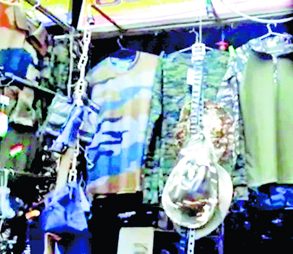 कृष्णानगर : खुले बाजार में बिक रही भारतीय सेना की वर्दी
