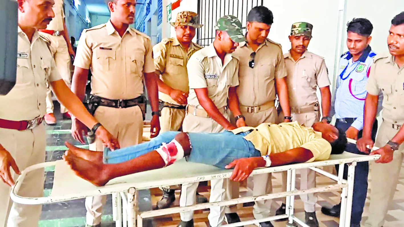 Rourkela News: डाका डालकर भाग रहे बदमाशों ने पुलिस पर चलायी गोली, जवाबी कार्रवाई में दो घायल