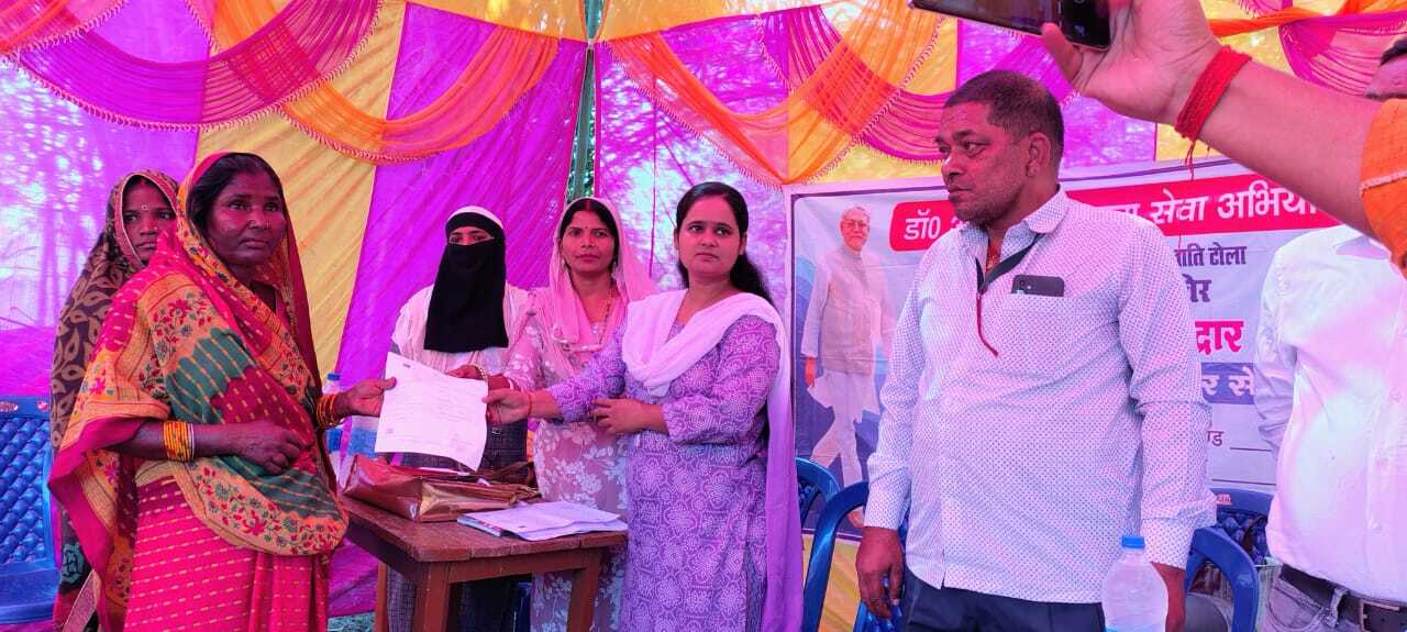 Saran News : डॉ आंबेडकर समग्र सेवा अभियान के तहत लगा शिविर कैंप