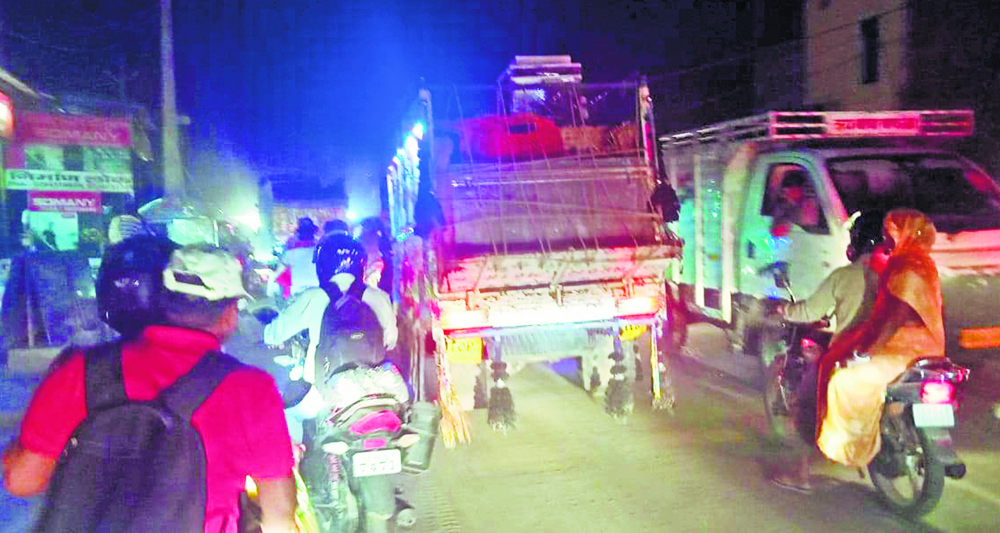 Saran News : शाम सात बजे के बाद शहर के प्रवेश मार्गों पर लग रहा महाजाम
