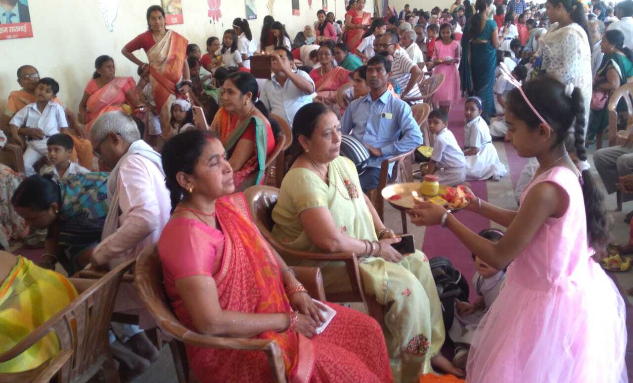 Giridih News: दादा-दादी, नाना-नानी सम्मान समारोह का आयोजन