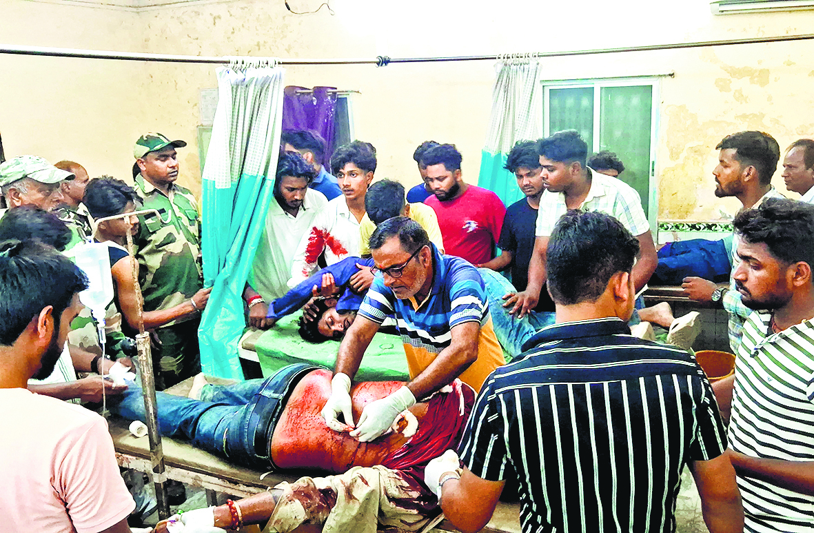 Gopalganj News : चाय दुकान पर ऑनलाइन गेम खेलने का विरोध करने पर दो युवकों को मारा, गोरखपुर रेफर