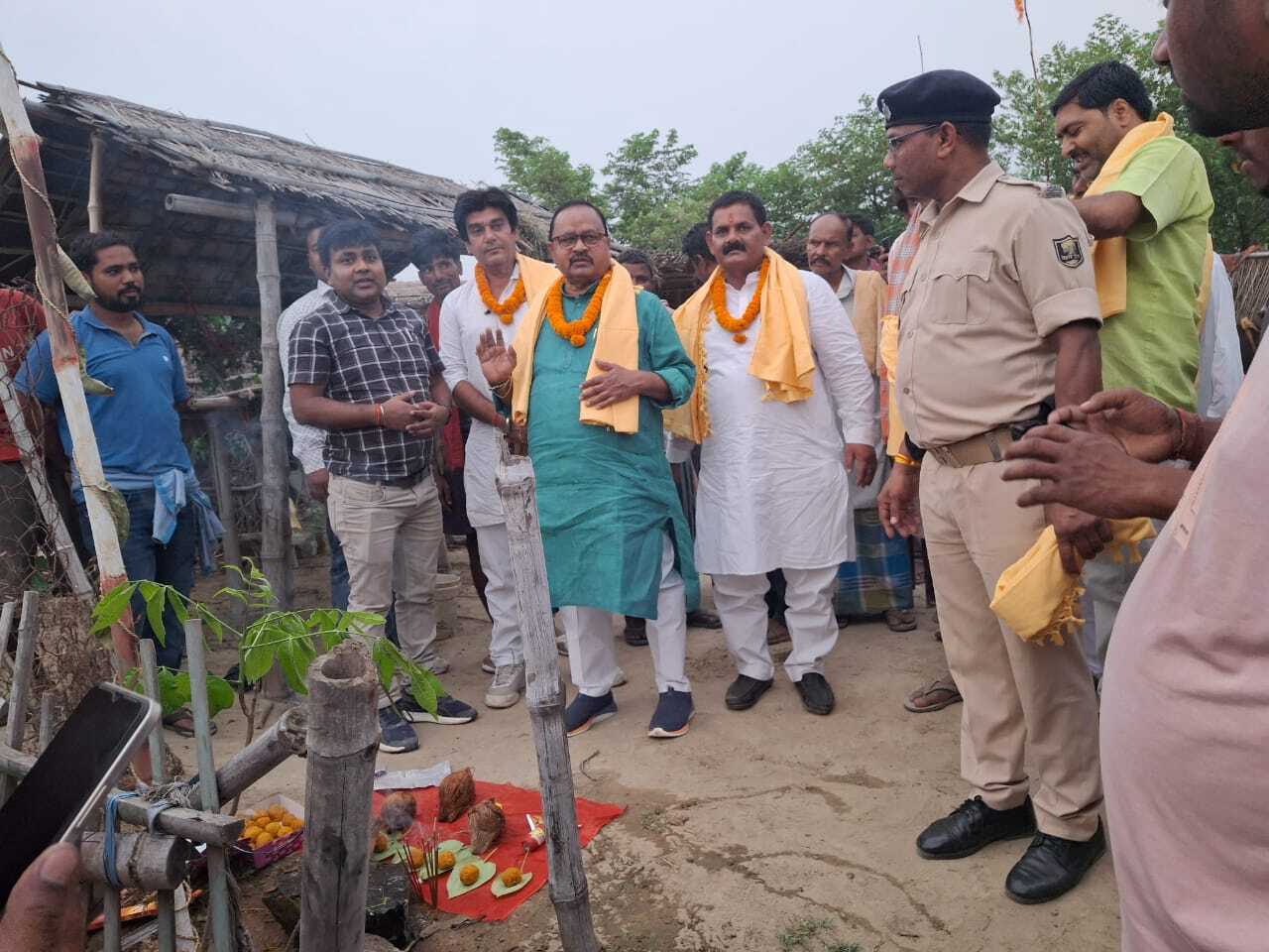 Bhagalpur news विधायक ने कटाव निरोधी कार्य का किया उद्धघाटन किया