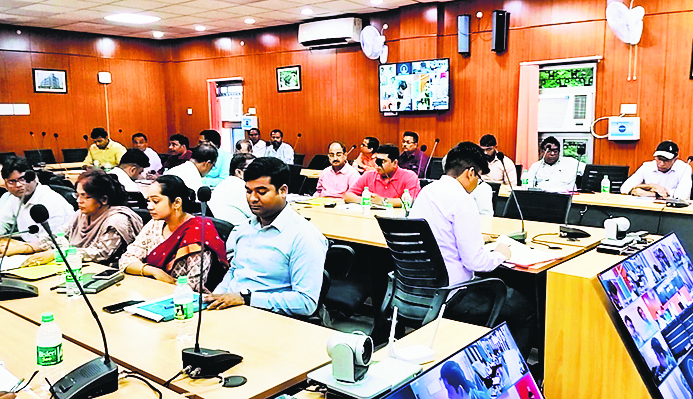 Gopalganj News : चौराहों पर लगाएं प्याऊ, स्वच्छ जल का कराएं इंतजाम: डीएम