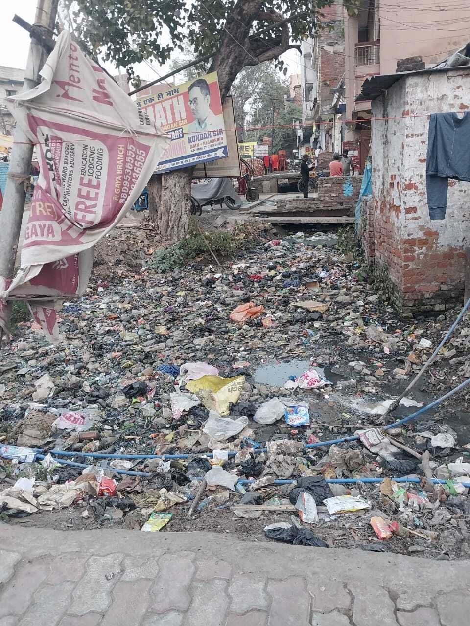 घरों तक पहुंचा कुजापी नाले का पानी
