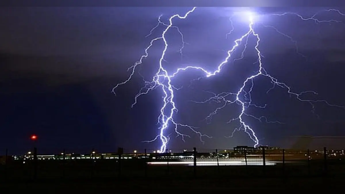 UP Weather: कई जिलों में आंधी के साथ बारिश की चेतावनी… वज्रपात का भी अलर्ट जारी; जानें मौसम विभाग का पूर्वानुमान
