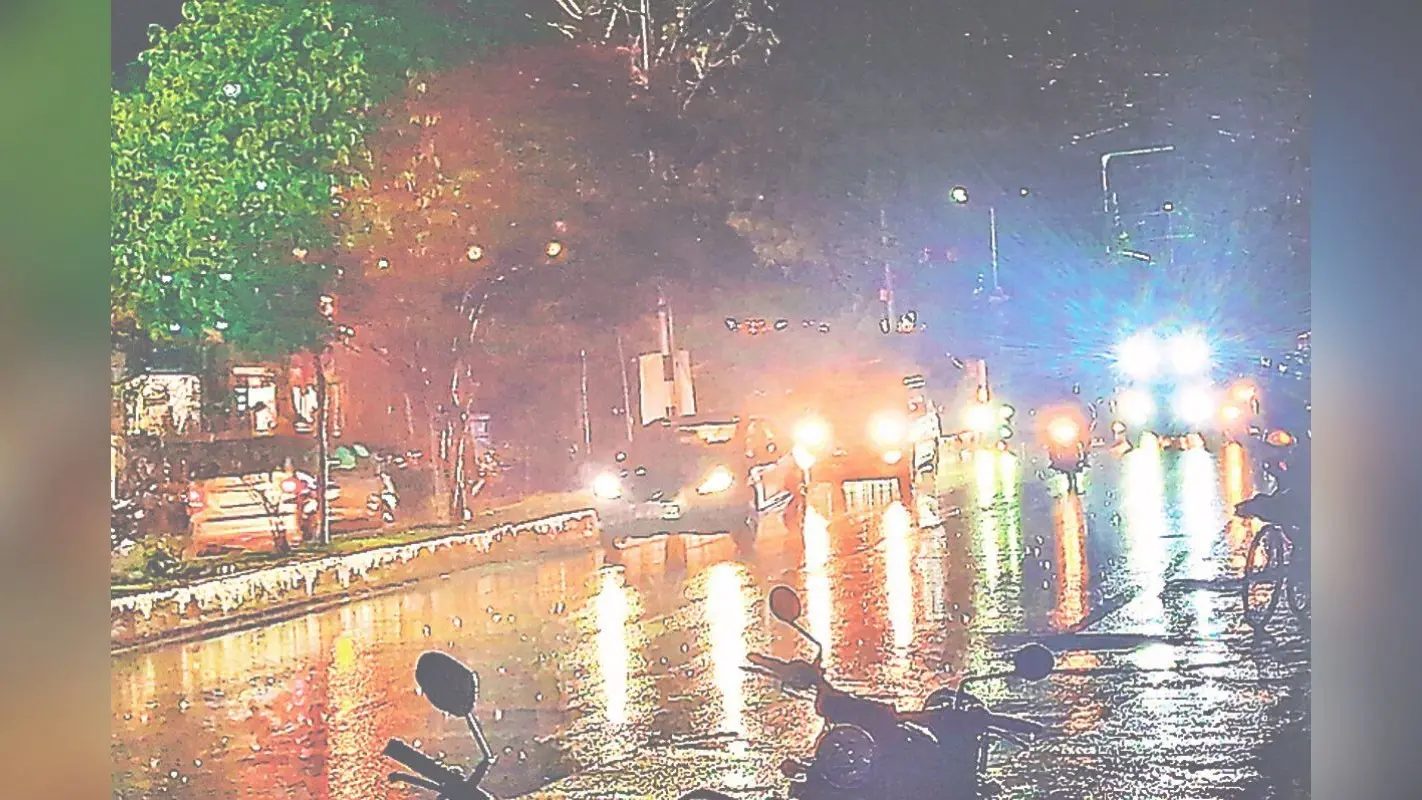 Aaj Ka Mausam: रांची में आंधी-तूफान के साथ हुई बारिश, बिजली ठप, मौसम विभाग ने जारी किया येलो अलर्ट