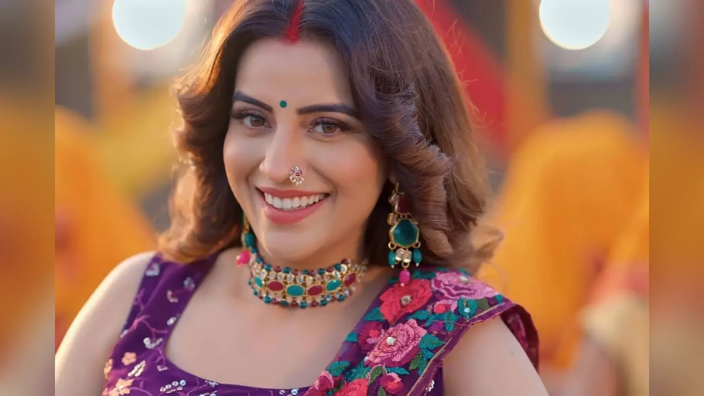 Akshara Singh: भोजपुरी एक्ट्रेस अक्षरा सिंह ने की बाबा बागेश्वर से मुलाकात, सोशल मीडिया पर वायरल हुई तस्वीरें