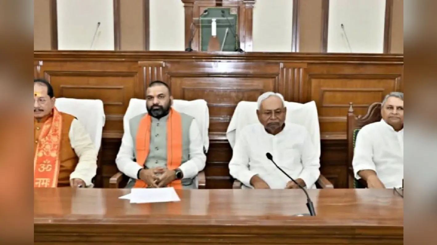 Bihar Cabinet : बिहार में बढ़ा मंत्रियों का वेतन भत्ता, नीतीश कैबिनेट की बैठक में कुल 27 एजेंडों पर लगी मुहर