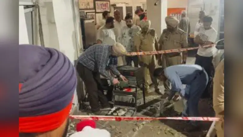 BJP नेता के घर पर बम से हमला, पुलिस पर लगाए गए गंभीर आरोप