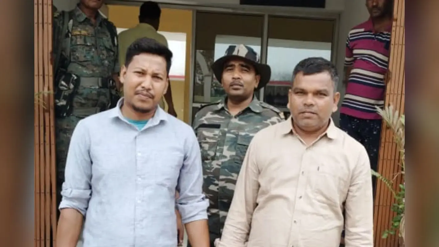 पाकुड़ में करोड़ों रुपए गबन मामले में SBI का पूर्व ब्रांच मैनेजर और असिस्टेंट क्लर्क अरेस्ट, पुलिस ने दुमका से दबोचा