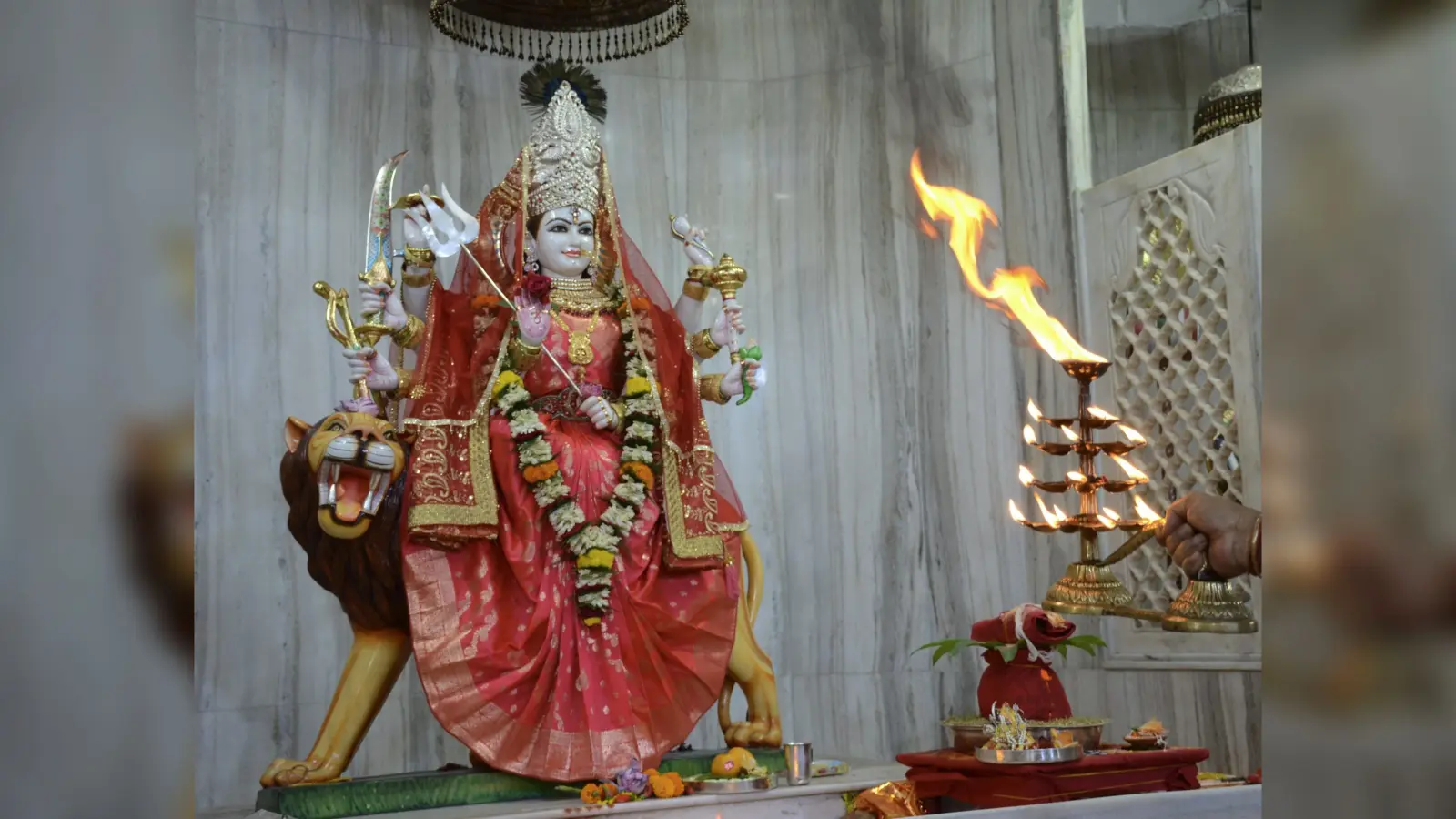 Dhanbad News : – शक्ति मंदिर में गूंजे माता रानी के जैकारे