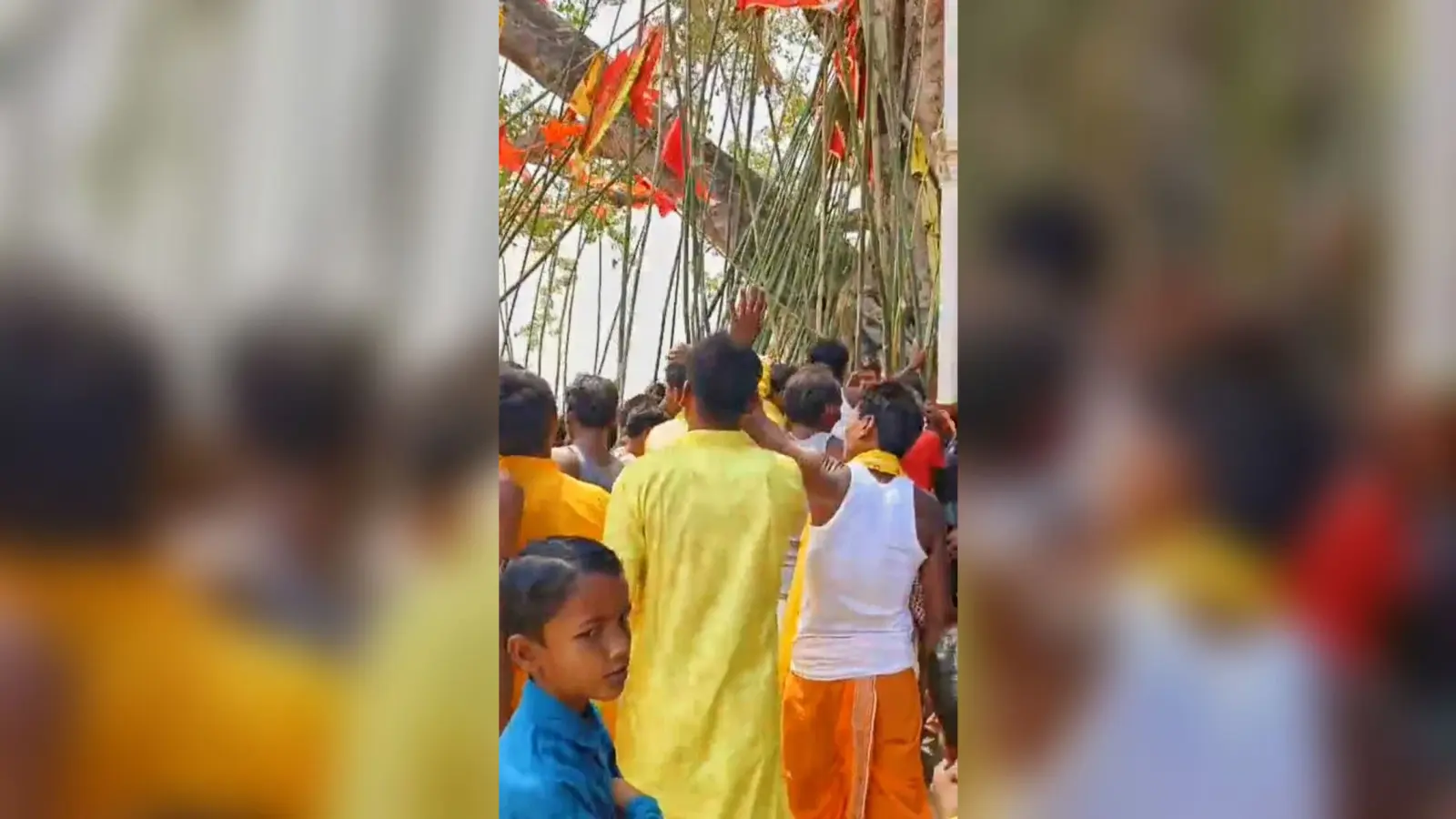 मंदिरों में फहराया गया महावीरी पताका