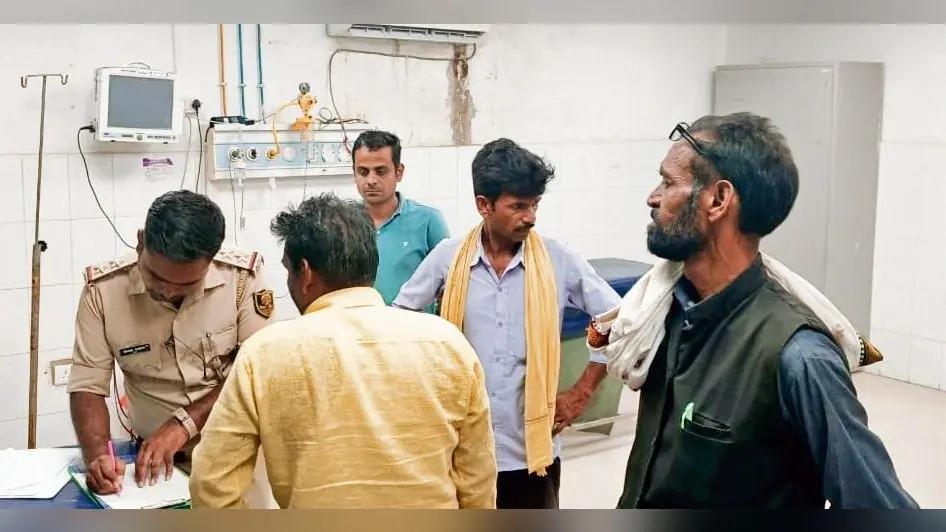 Kaimur News : जरूहां मोड़ के पास कार व बाइक में टक्कर, एक की मौत, दो घायल