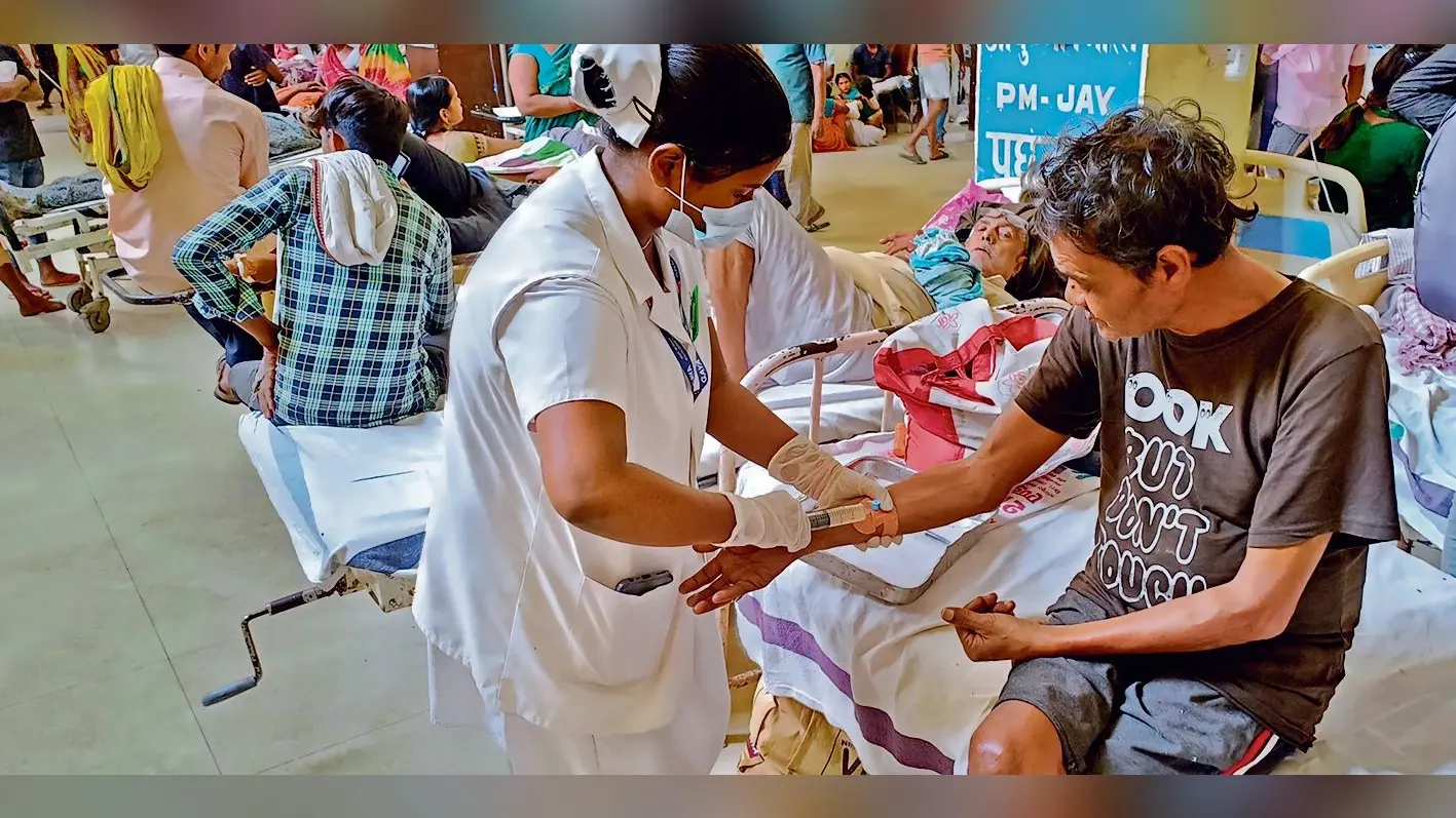 Gaya News : एएनएमएमसीएच के इमरजेंसी वार्ड में ट्रे में सिरिंज रखकर दिया जाने लगा इंजेक्शन