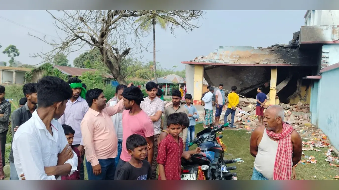 बिस्कुट गोदाम में हुआ जोरदार धमाका, प्रोपराइटर की हालत गंभीर