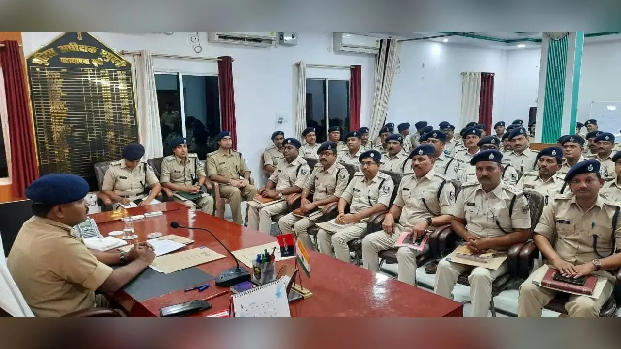Madhubani News : जनता के साथ बेहतर संवाद स्थापित करें : एसपी