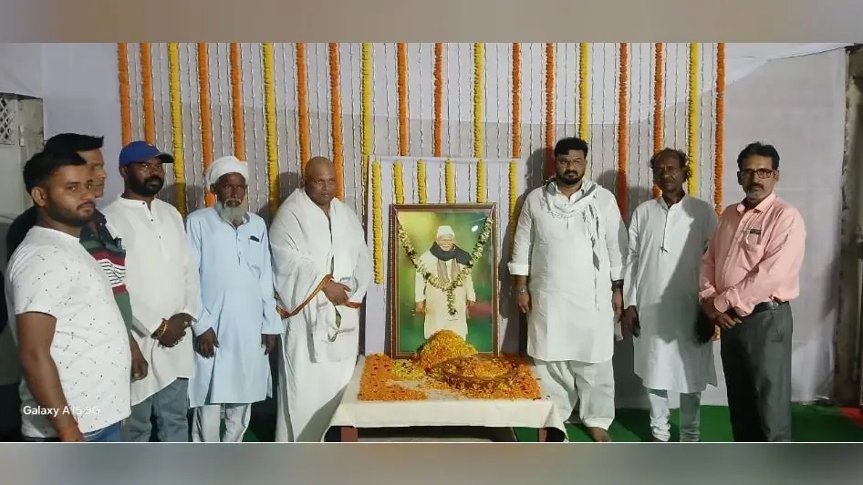 अल्पसंख्यक कल्याण मंत्री ने हरिशंकर पत्रलेख को दी श्रद्धांजलि