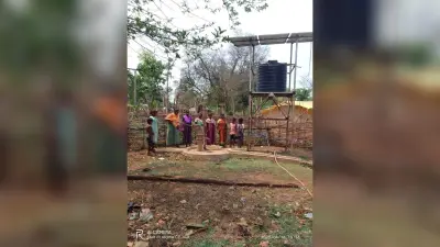 Chaibasa News : देवनदी का पानी छानकर पी रही 500 आबादी