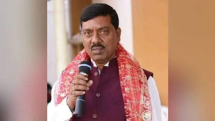 समिति गठित करने को लेकर आयुक्त से मिले विधायक
