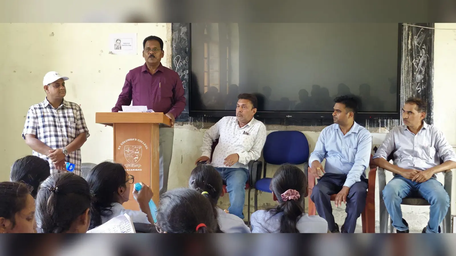 संत कोलंबा महाविद्यालय में स्लोगन लेखन प्रतियोगिता
