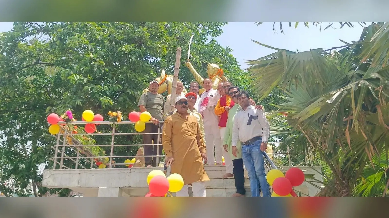 आतंकी हमले के विरोध में काला बिल्ला लगा भाजपाइयों ने निकाला पैदल मार्च
